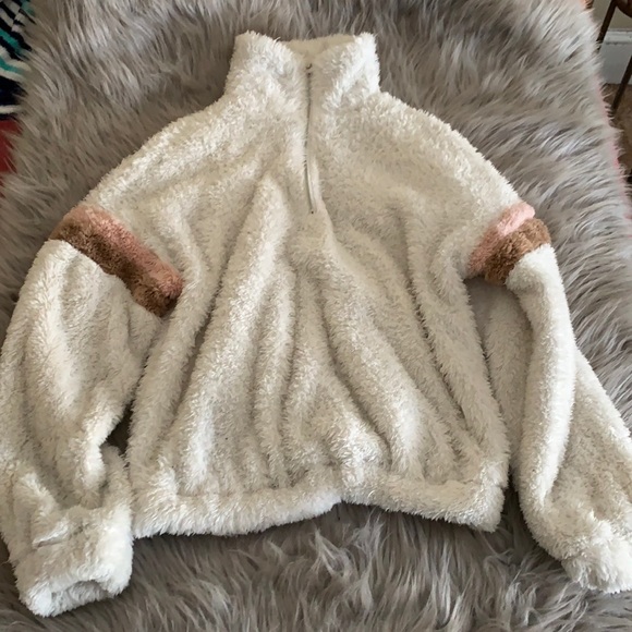 Andree Jackets & Blazers - Andree Fuzzy Pullover